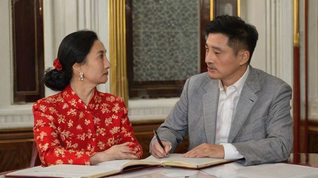 揭示娱乐圈的明星幕后故事和国家大事背后的微妙关系