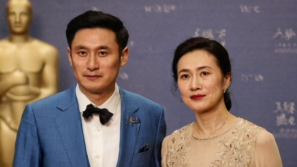 从风中奇缘到还珠格格，阮伟旌双剧同播展现高颜值，明星吃瓜人生的反差魅力
